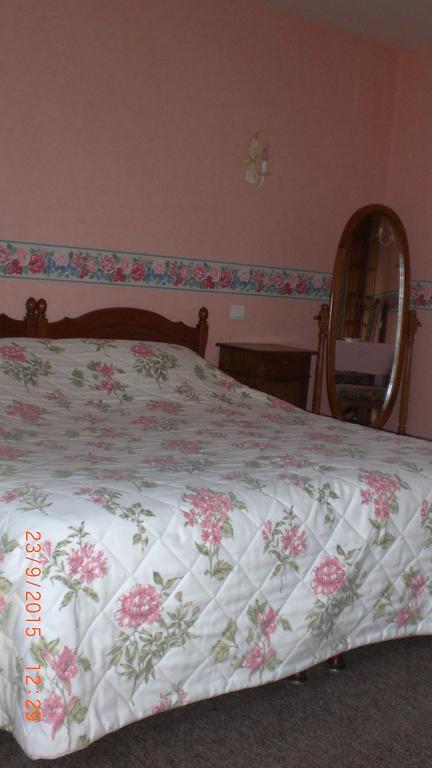 Auberge De L'Atre Quarre-les-Tombes Room photo