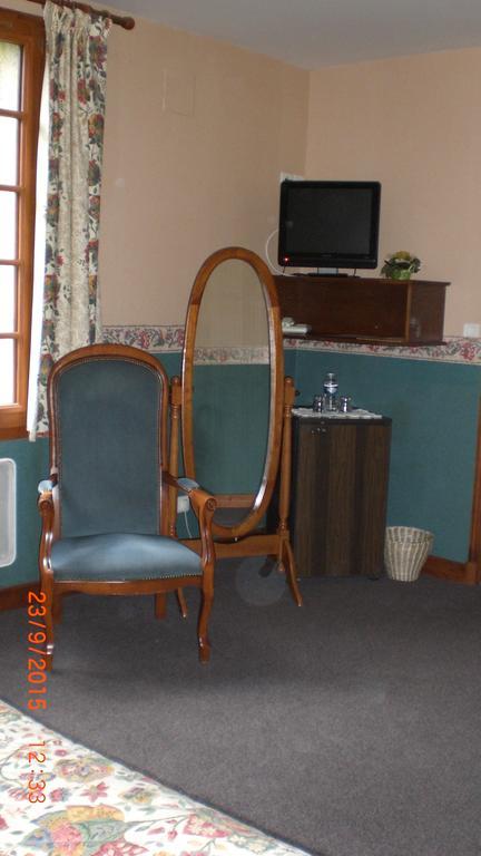 Auberge De L'Atre Quarre-les-Tombes Room photo